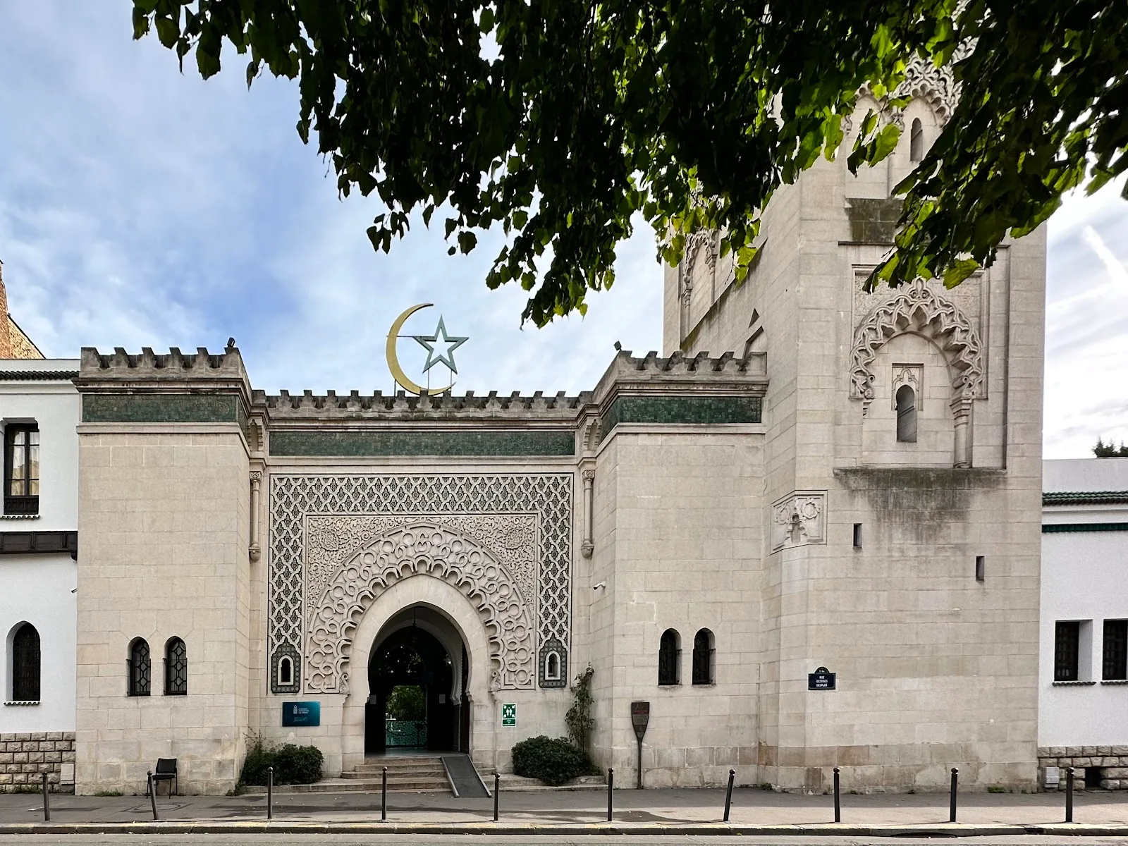 Beyond the Postcards: Discovering the Latin Quarter Around La Grande Mosquée de Paris