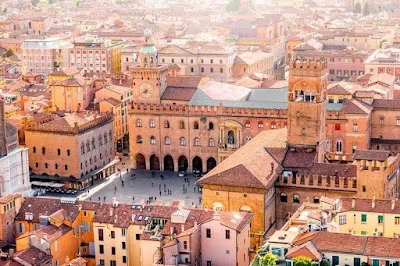 Piazza Maggiore, Bologna, Italy