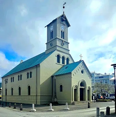 Dómkirkjan Reykjavik: Best Angles & Photography Guide