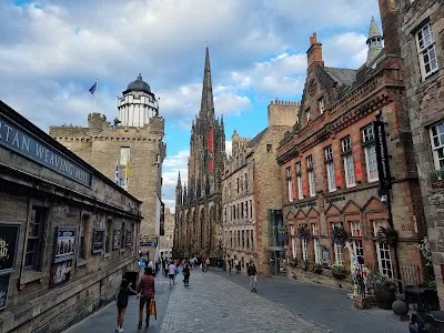 Storming the Past: A Historical Conquest of Edinburgh Castle