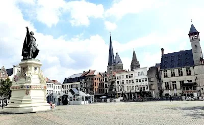 Best Food Near Vrijdagmarkt Ghent: Local Restaurants & Markets