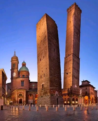 Two Towers (Due Torri) Bologna: Visitor Tips & Hours