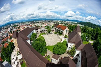 Ljubljana Castle: Budget Guide, Free Entry & Money-Saving Tips