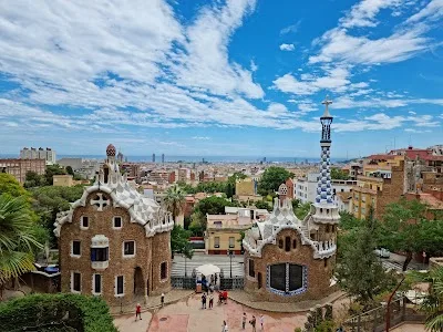 A Daydreamer's Guide: Exploring Park Güell with Ease