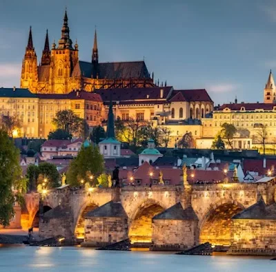Prague Castle Itinerary: Full Day Guide & What to Skip